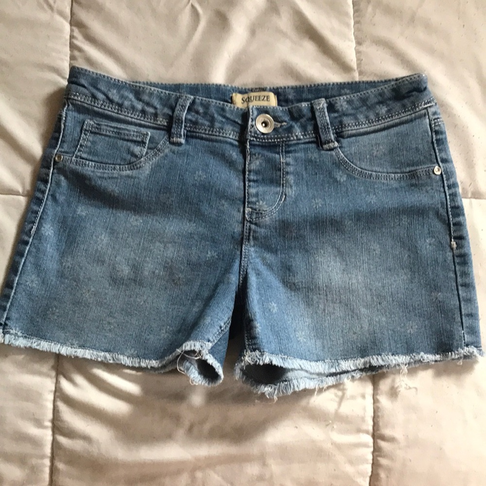 Denim Jean Shorts With Daisy Details